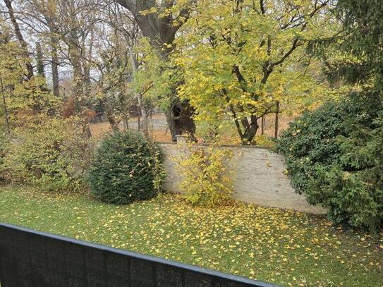 BALKONHIT MIT TRAUMHAFTEM ALTMANNSDORFER SCHLOSSPARK-BLICK !