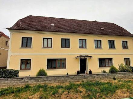VIERKANTHOF - EINE ECHTE RARITÄT - VIEL PLATZ - RUHELAGE