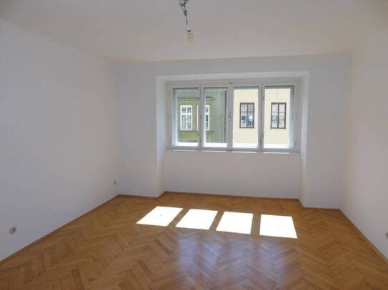 Zentrale 3-Zimmer-Wohnung mit Loggia