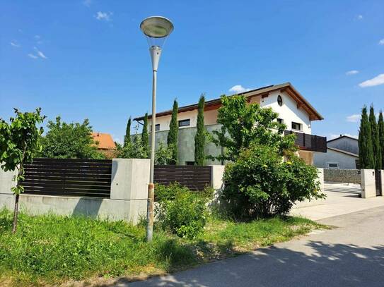 ++MODERNES TRAUMHAUS gebaut mit natürlichen Baustoffen +5 Zimmer +Gfl. 850 m² + Pool+ Kamin +Photovoltaikanlage++