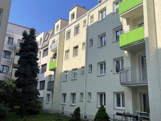 Lichtdurchflutete Wohnung mit kleinem Balkon