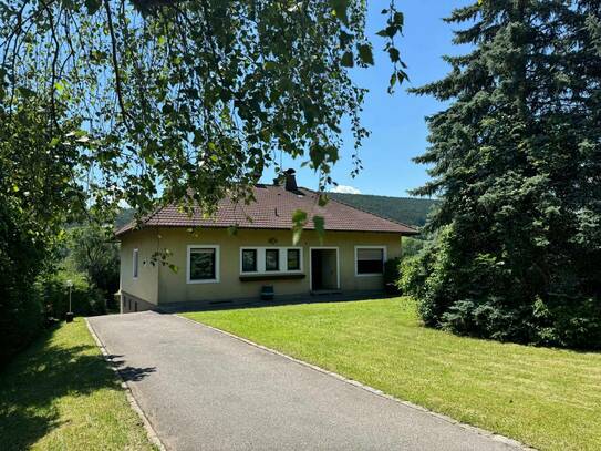 Toller Bungalow auf großem Grundstück mit Schneebergblick!