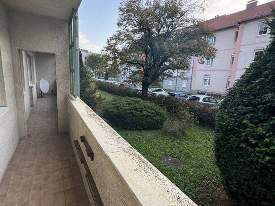 Zentrale 3-Zimmer-Wohnung mit großer Loggia in unmittelbarer Nähe vom Neufelder See