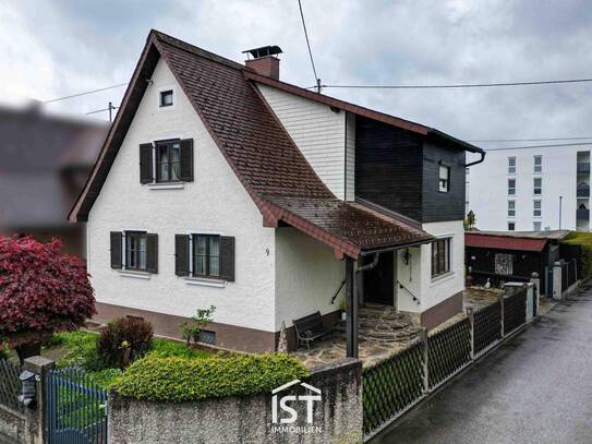 Vöcklabruck - Charmantes Einfamilienhaus mit Garten und Pool