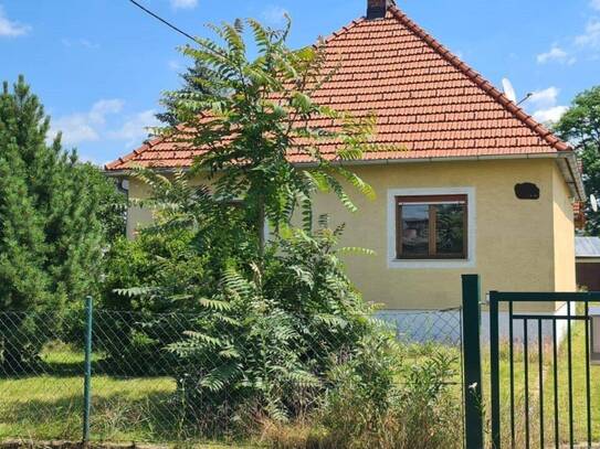 Liebenau - renovierungsbedürftiges Haus in einer ruhigen sonnigen Sackgasse gelegen!