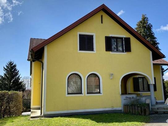 Wenn sich alt und neu verbindet - Zweifamilienhaus in TOP-Aussichtslage mit Fernsicht!