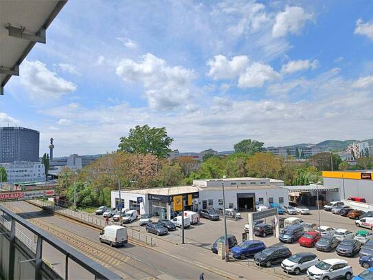 2-Zimmer Wohnung mit Loggia und U-Bahn Nähe!