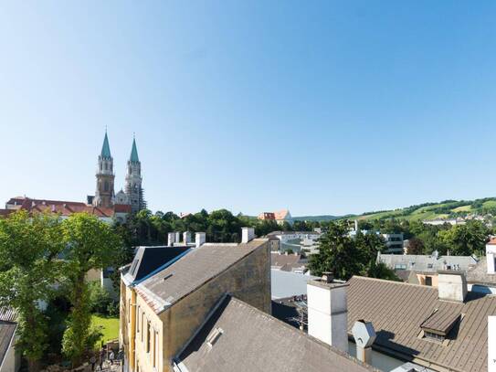 Mitten im Zentrum (Stadtplatz Klosterneuburg): Tolle DG Wohnung