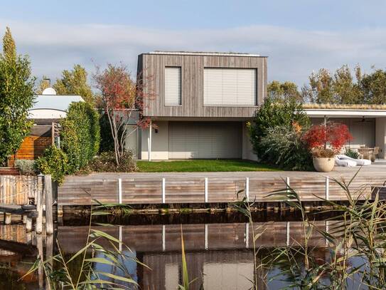 Haus direkt am Wasser im Segelhafen West