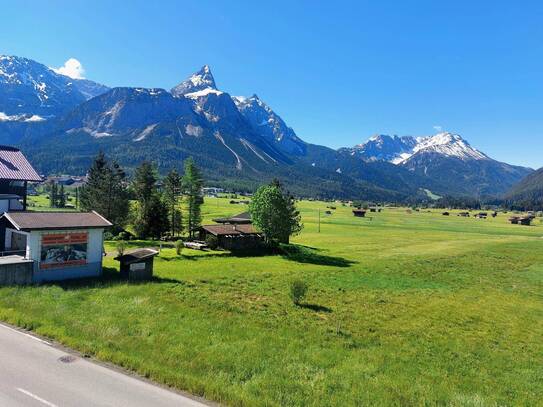 "Imposante Bergkulisse" - 4 Zi.-Dachgeschosswohnung mit Top Aussicht in Ehrwald zu verkaufen