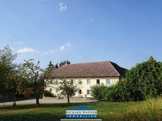 Klassischer Vierkanthof in beeindruckender Alleinlage mit weiter Aussicht zwischen Stadt Haag und Steyr