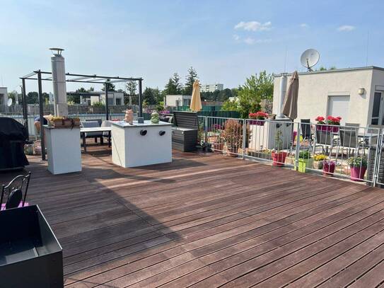 Tolle Dachgeschoß-Wohnung mit 65 m² großer Terrasse