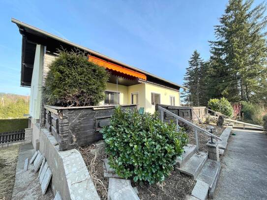 Leistbarer, geräumiger Bungalow mit ausreichend Grünfläche und großzügiger Terrasse