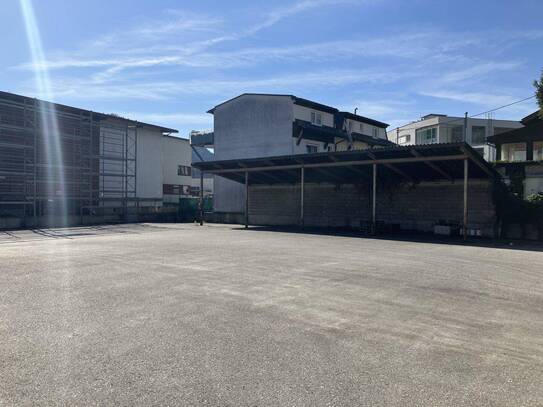 Großzügige Lagerflächen mit direktem Anschluss zum Schienenverkehr in Hall in Tirol