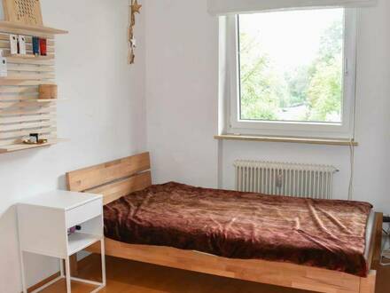 Großzügige 3 Zimmer Wohnung mit Seeblick