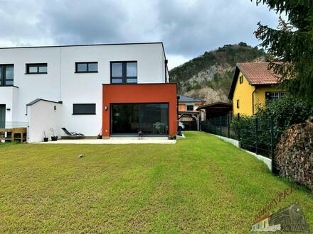 Hochwertige Doppelhaushälfte in Massivbau - Doppelcarport - 5 Zimmer