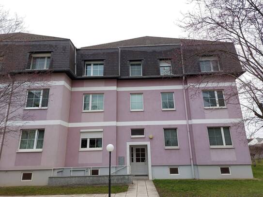 Familienwohnung mit Loggia und überdachtem KFZ-Stellplatz