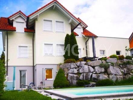 Dominantes Wohnjuwel mit Fernsicht, Garage, Keller, Pool....
