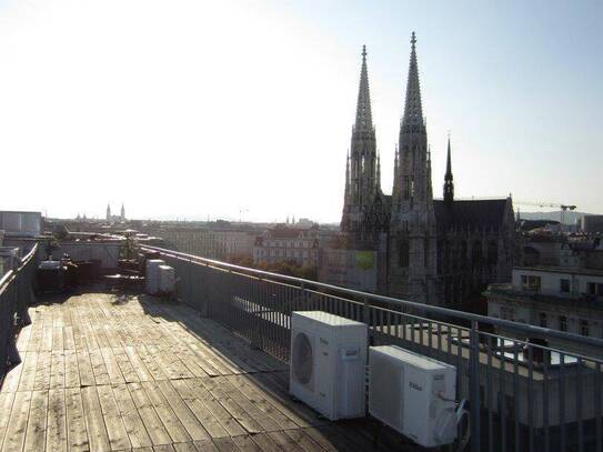 Atemberaubender Stadtblick,- Dachgeschosswohnung in Top Lage