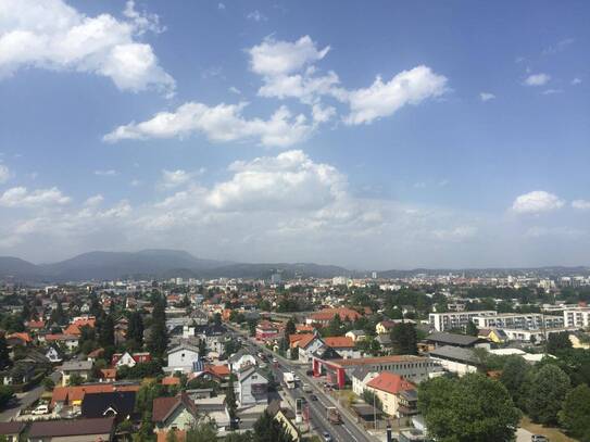 Sanierte 4-Zimmer-Wohnung mit 2 Balkonen und traumhaftem Blick über Graz inkl. Stellplatz