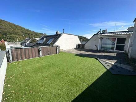 Moderne Dachgeschoßmaisonette mit Stellplatz und Fernblick