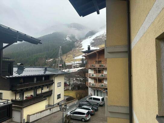 Kleine renovierungsbedürftige Wohnung in Saalbach!