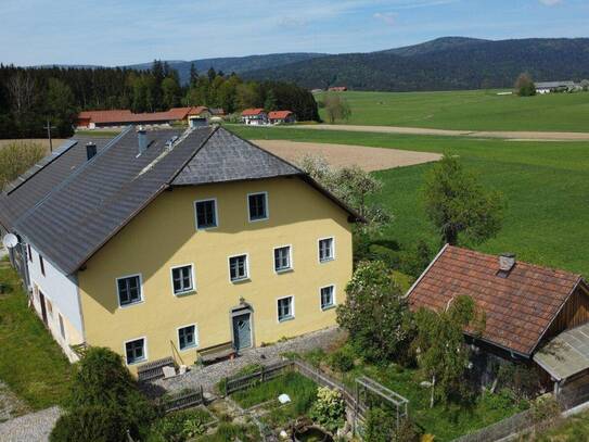 Charmantes Anwesen in Grenznähe zu Bayern: Geräumiger Wohnbereich, große Werkstatt für Handwerker und zusätzlicher land…