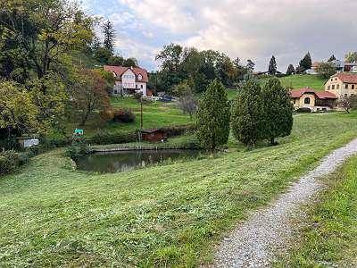 * Landwirtschaftsflächen mit Fischteich in perfekter Lage *