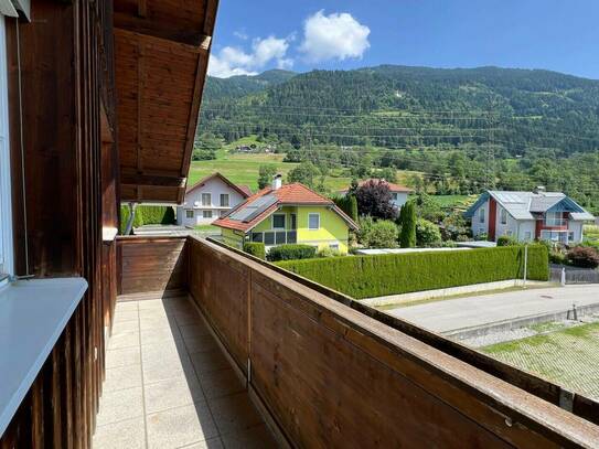 Wohnung im Dachgeschoß mit Balkon in ländlicher Lage