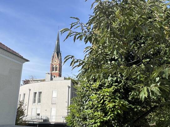 Traumhafte, sonnige 2-Zimmer-Wohnung Nähe Herz-Jesu-Kirche mit Tiefgaragenplatz!