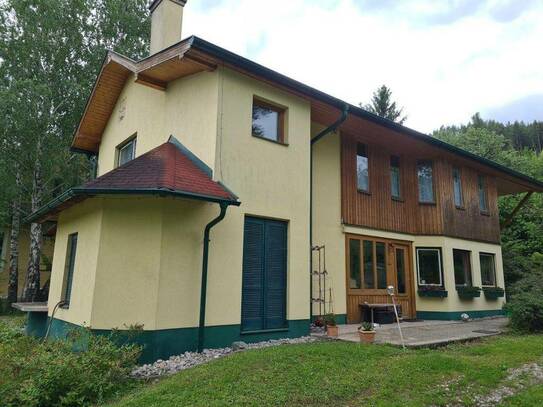 abseits von Stress und Hektik -> idyllisch in einem Haus am Waldesrand leben