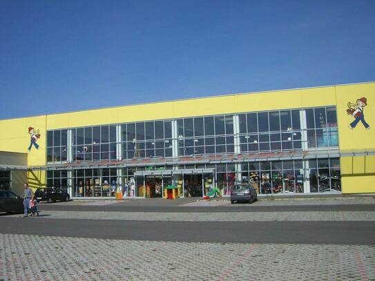 Top Gewerbeimmobilie in Eisenstadt neuwertige Halle 3053m²auf 8808m² Grund, 122 Stellplätze Personenaufzug - ideal für…