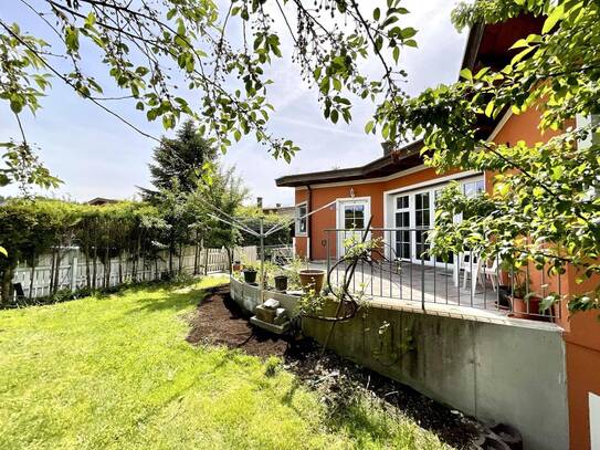 NEUER PREIS! Geräumiges Sternhaus mit Terrasse, Garten und 2 PKW-Stellplätze