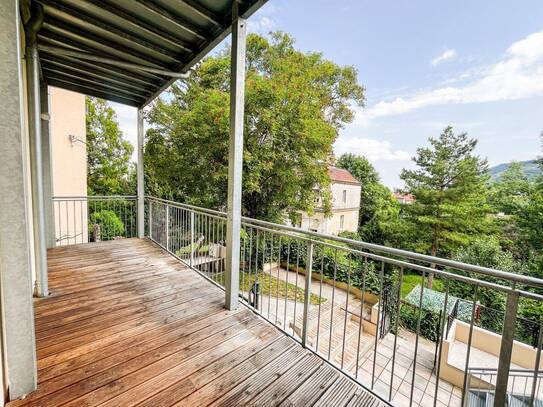 Charmante Altbaubauwohnung mit Balkon! Großzügig und lichtdurchflutet!