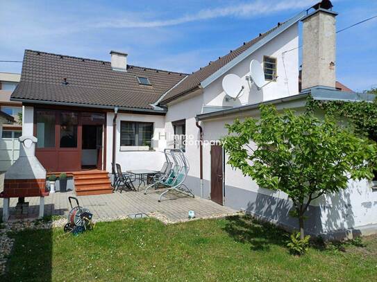 Einfamilienhaus mit Garten,Terrasse, Loggia und Garage für 470.000,00 €!
