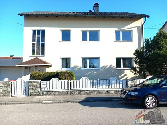Wohnhaus mit 3 Wohnungen, Pool und Garage in Wels/Pernau