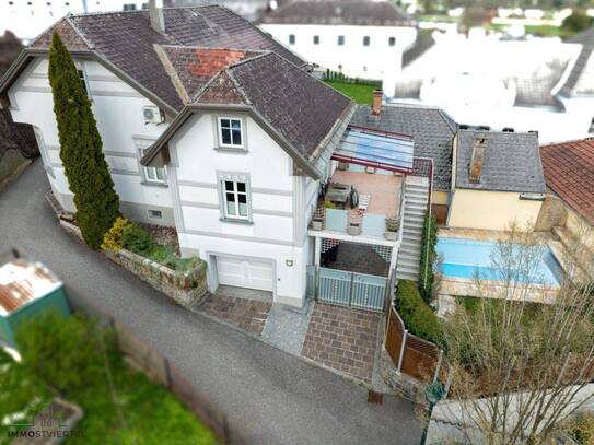 Repräsentative Villa mit Pool in zentraler Lage in Steinakirchen am Forst!