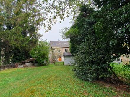 Wohnhaus mit vier Wohneinheiten und großem Garten