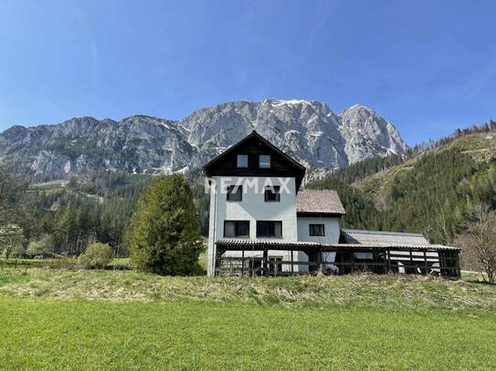 Ehemaliges Bauernsacherl mit ca. 2,5ha Grund und Gästezimmer.