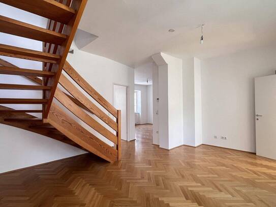 # SQ - MAISONETTE WOHNUNG IN EINEM WUNDERSCHÖNEM BIEDERMEIER HAUS - 1050 HOFGASSE -