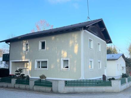 Zu vermieten: Haus mit 2 WOHNEINHEITEN und Garage
