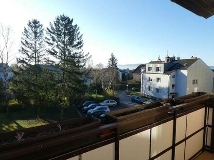 AUSBLICK: 2- Zimmerwohnung in TOPLAGE mit LOGGIA und KFZ-Stellplatz