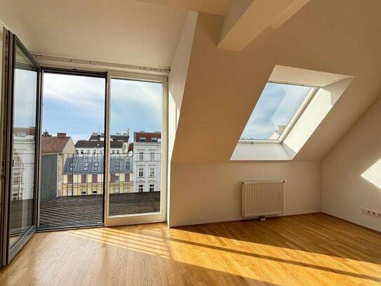 SONNIGE DACHMAISONETTE MIT BALKON in schönem ALTBAU 1100 Wien