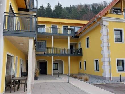 Außergewöhnliche, moderne Dachgeschosswohnung mit kl. Balkon und 2x Autostellplatz