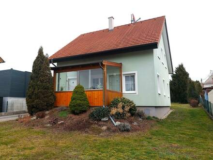 Gemütliches Einfamilienhaus mit wunderschönem Garten