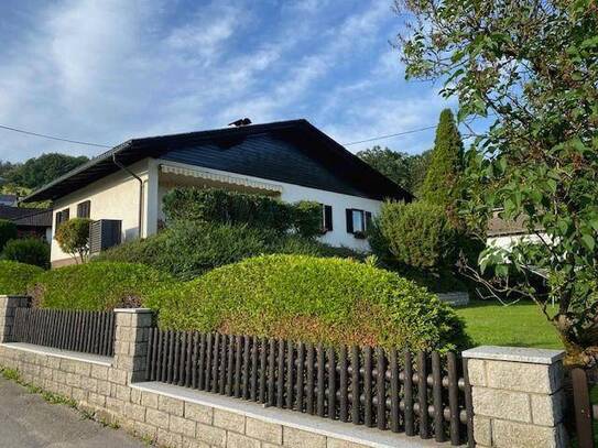 Einfamilienhaus mit großem Garten und Pool in Feldkirchen an der Donau