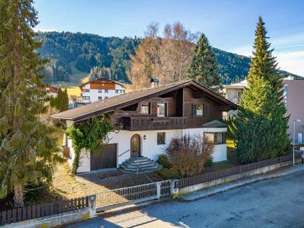 Traditionelles Landhaus mit großem Grundstück