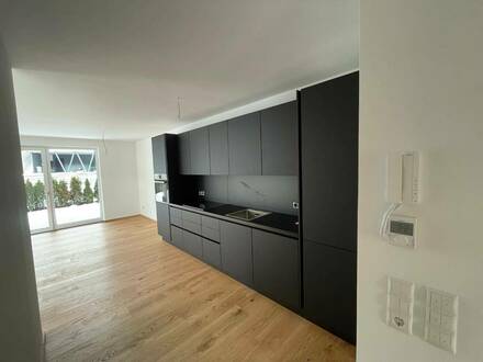 NEUBAU: 3-Zimmer-Wohnung in sonniger Aussichtslage mit Terrasse und Garten!