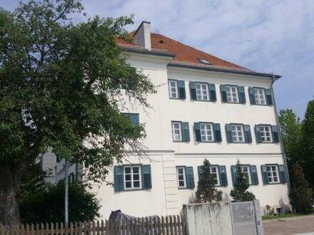 3-Zimmer-Wohnung im Altbau zu vermieten