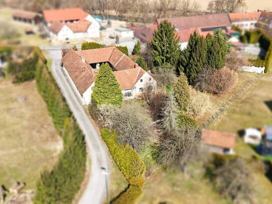 Fürstenfelder Stadtrand: Sanierungsbedürftiger Vierseithof in ruhiger Lage
